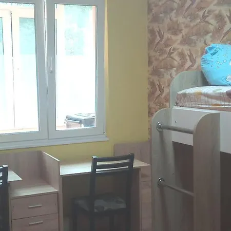 Milkova, Floor 1, Free Parking, 100 Sq M Apartment