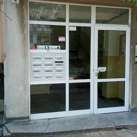 Milkova, Floor 1, Free Parking, 100 Sq M Apartment